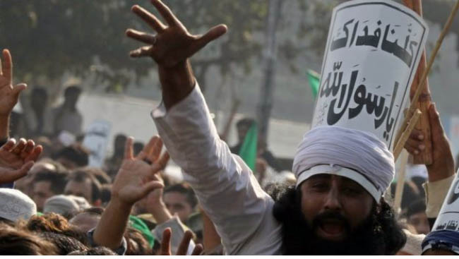 در پی تظاهرات اسلام گرایان، وزیر عدلیه پاکستان استعفا کرد